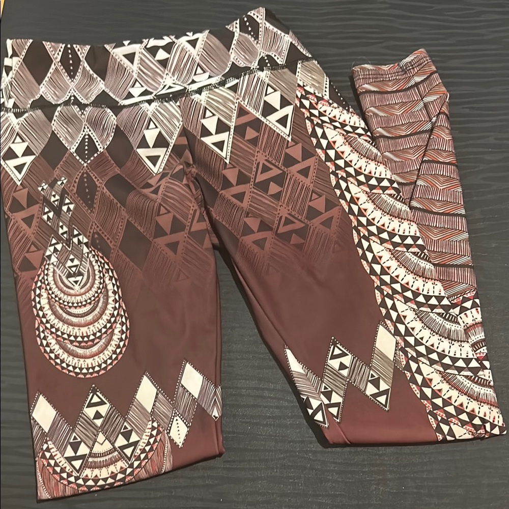 ONZIE like new Geometric Patterned Leggings